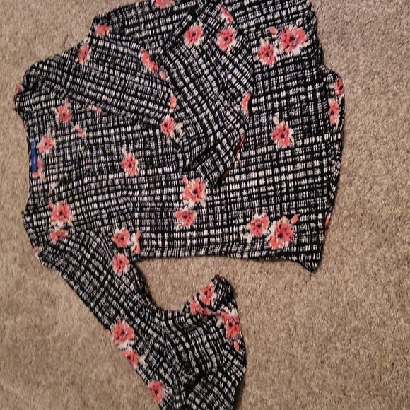 Cute dress shirt with bell sleeves - Picture 2 of 3